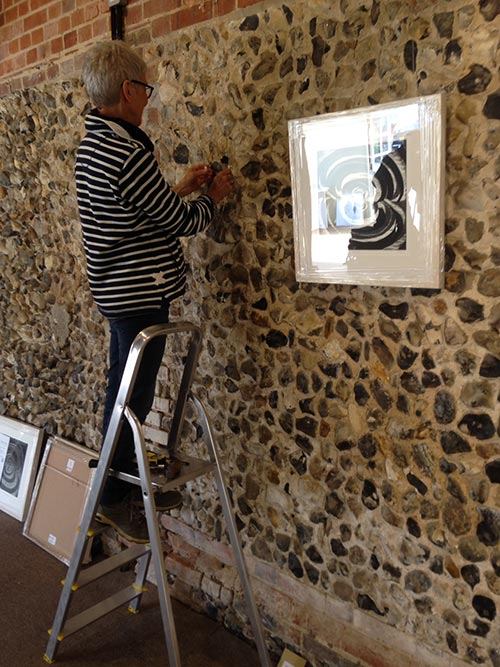 hanging-the-artworks-exhibition-2015-02