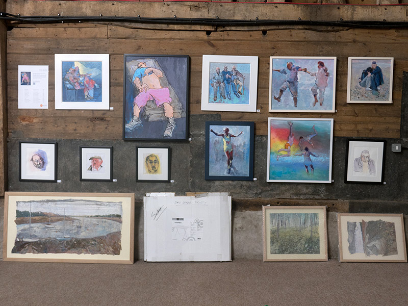 hanging-the-artworks-exhibition-2015-03