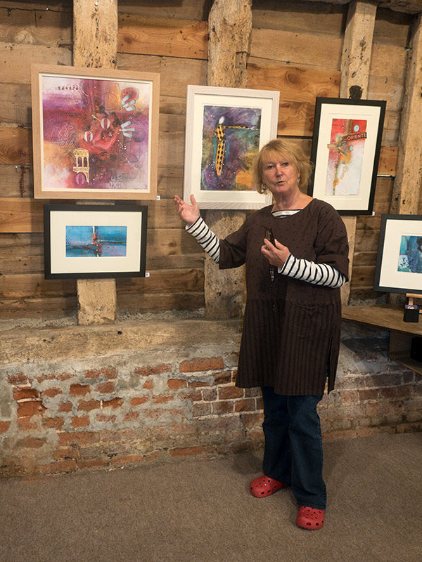 hanging-the-artworks-exhibition-2015-05