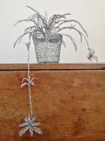 nicci-dedman-sculpture-spider-plant-25x26x22cm